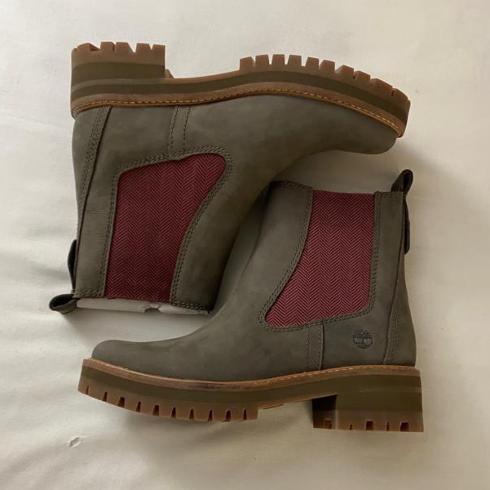 “SOLD OUT” NWT Timberland Courmayeur Valley Chelsea Fashion Boot - Size 6.5